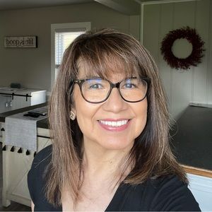 Meet your Posher, Elena